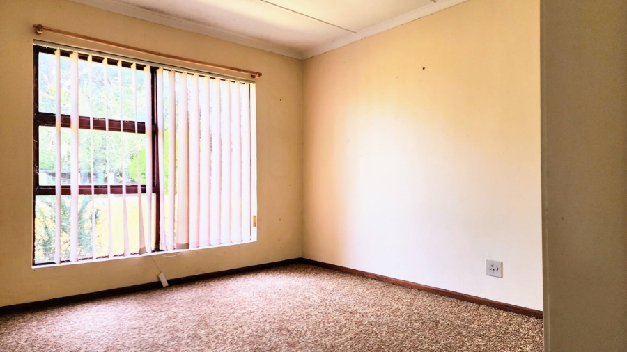 5 Bedroom Property for Sale in Uilenkraalsmond Western Cape